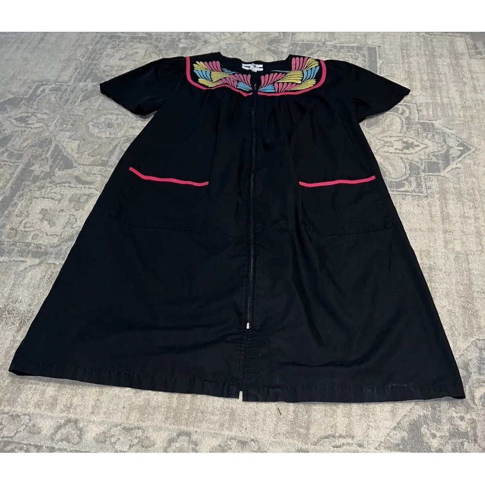 Go Softly Patio dress black Embroidered Mumu  Pockets Full Zip womens sz small‎